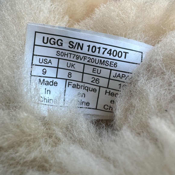 *NEW* UGG BAILEY BUTTON Il Kids Black Boots – Size 9 - Picture 12 of 12